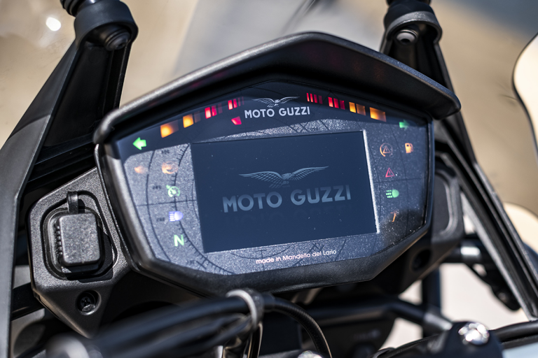 Moto-Guzzi-V85TT-19